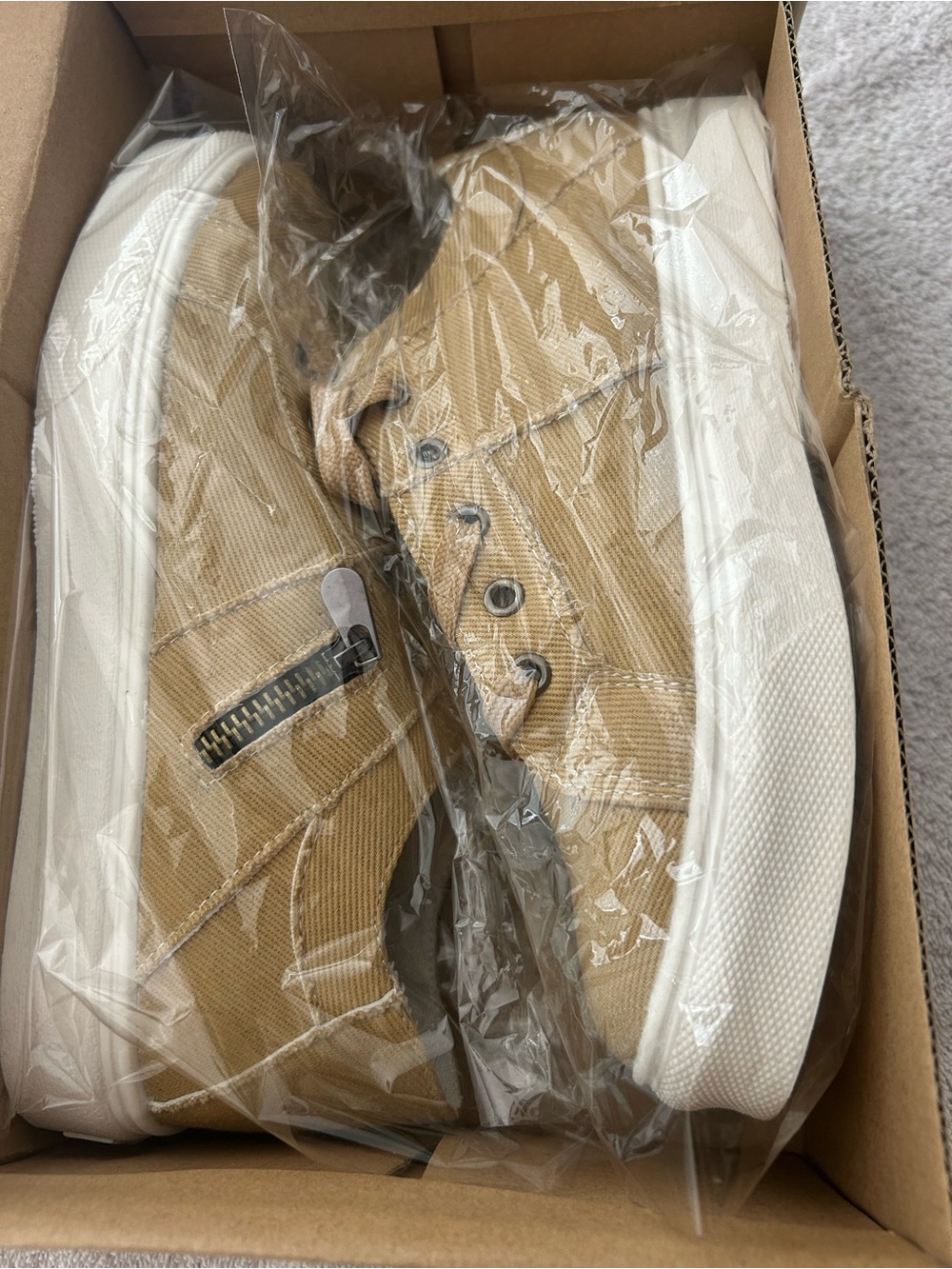 Women’s Canvas Low-Top Sneakers in Tan